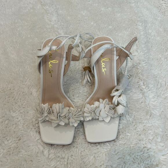 Lulu's Womens White‎ Strappy Floral Heels Size 6 - Picture 1 of 7